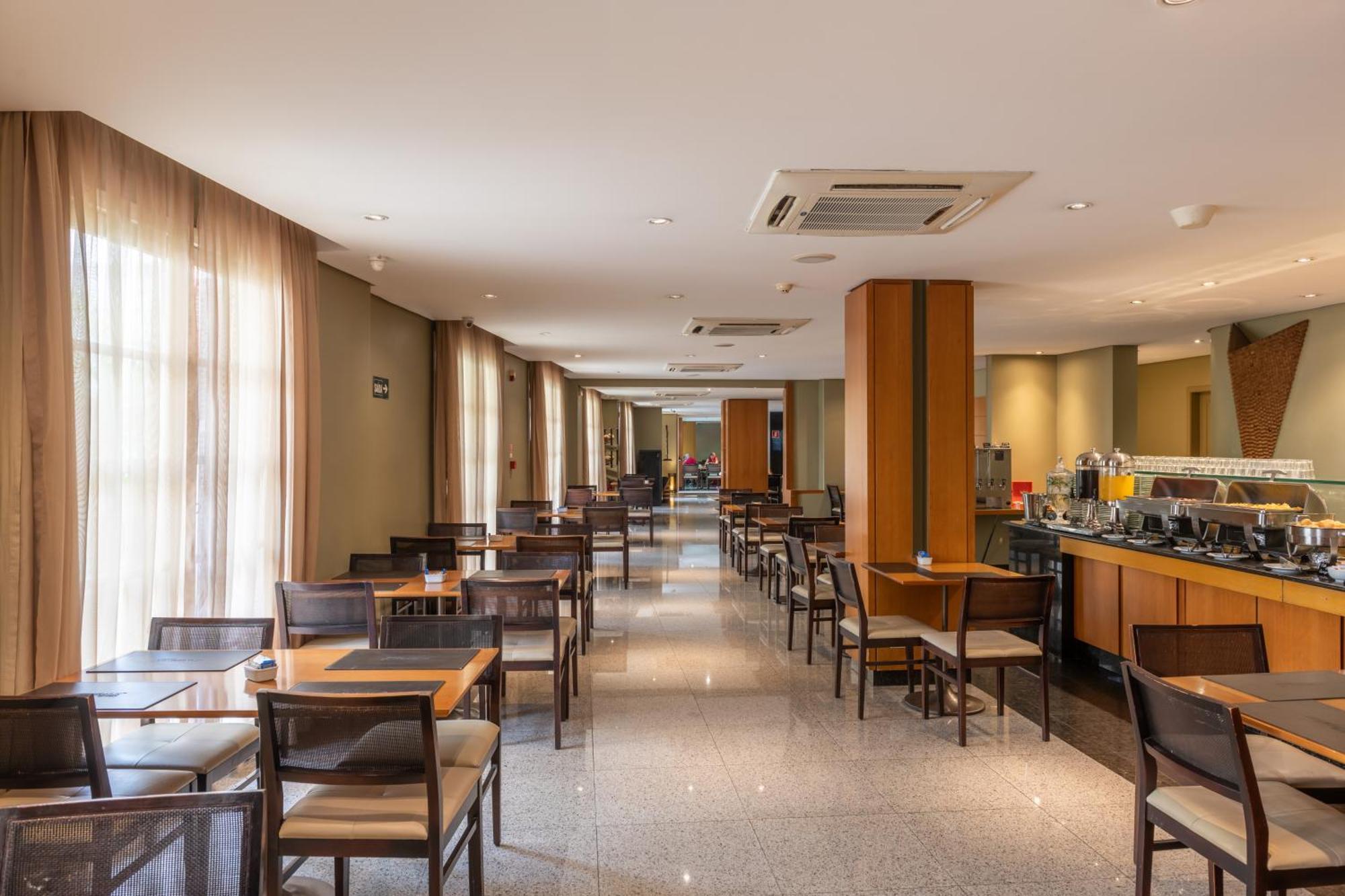 Marabá - Oficial Do Bar Brahma Hotel 4*